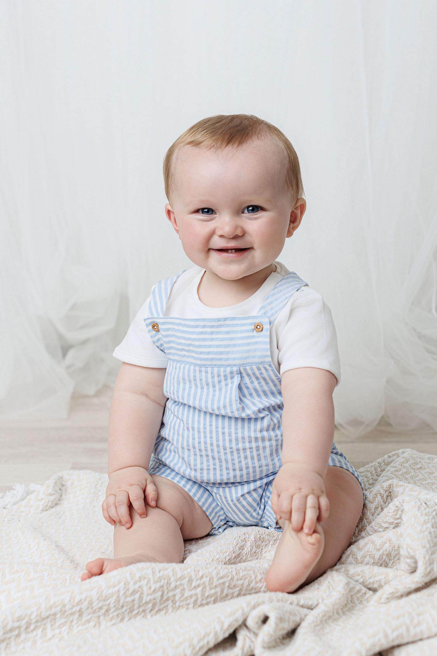 Newborn, baby, cake smash, children and family photographer in Ayr, Ayrshire – Amy Gray Photography.