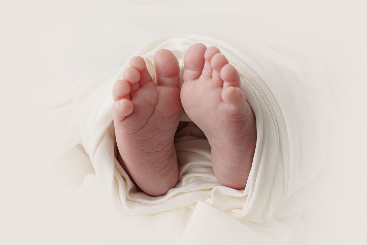 Newborn, baby, cake smash, children and family photographer in Ayr, Ayrshire – Amy Gray Photography.