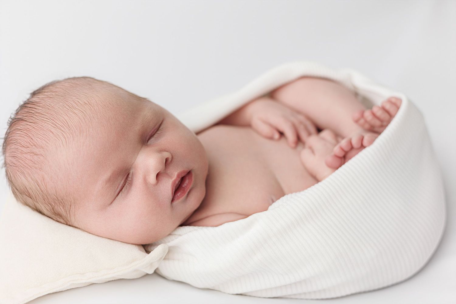 Newborn, baby, cake smash, children and family photographer in Ayr, Ayrshire – Amy Gray Photography.