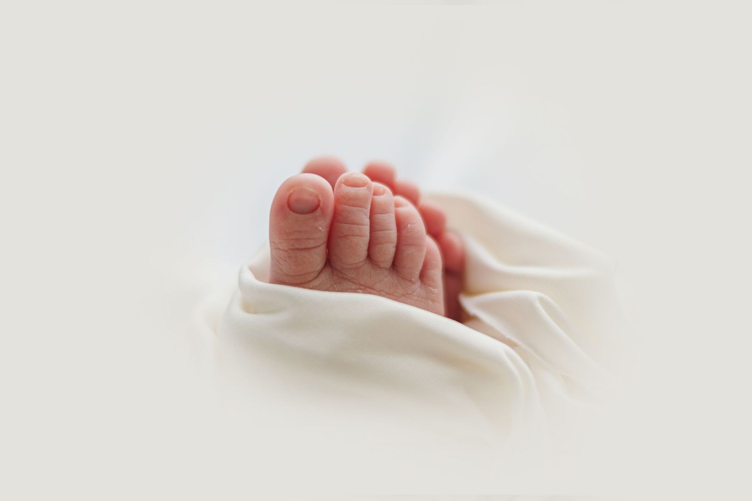 Newborn, baby, cake smash, children and family photographer in Ayr, Ayrshire – Amy Gray Photography.