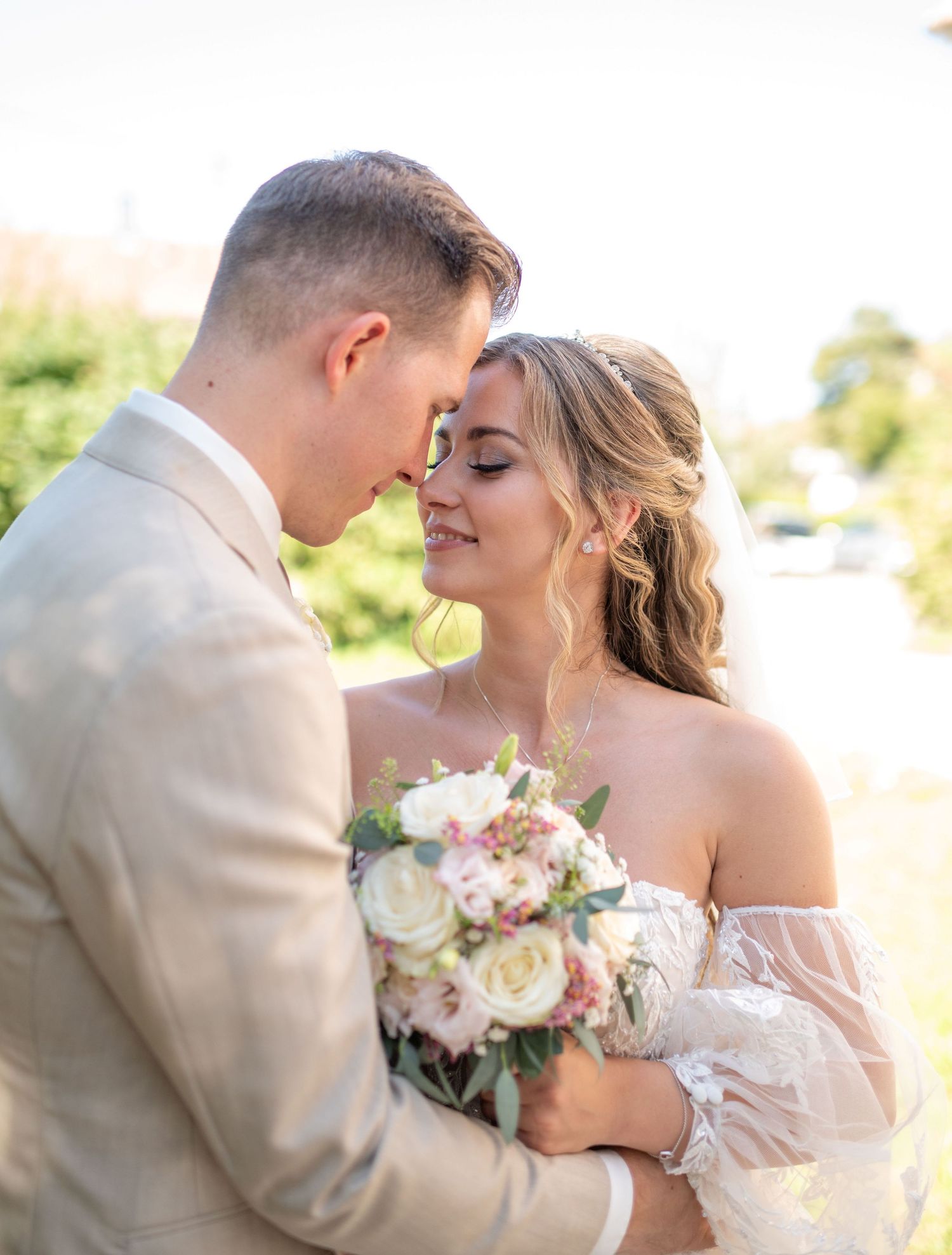 Emotionale Hochzeitsfotografie in Ulm und Neu-Ulm – natürliche Aufnahmen der Trauung und unvergessliche Brautpaarfotos von Polly Foto.