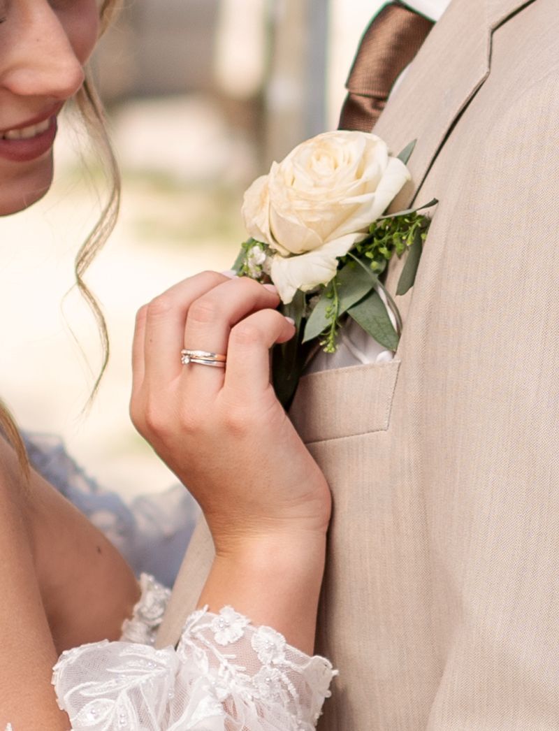 Emotionale Hochzeitsfotografie in Ulm und Neu-Ulm – natürliche Aufnahmen der Trauung und unvergessliche Brautpaarfotos von Polly Foto.