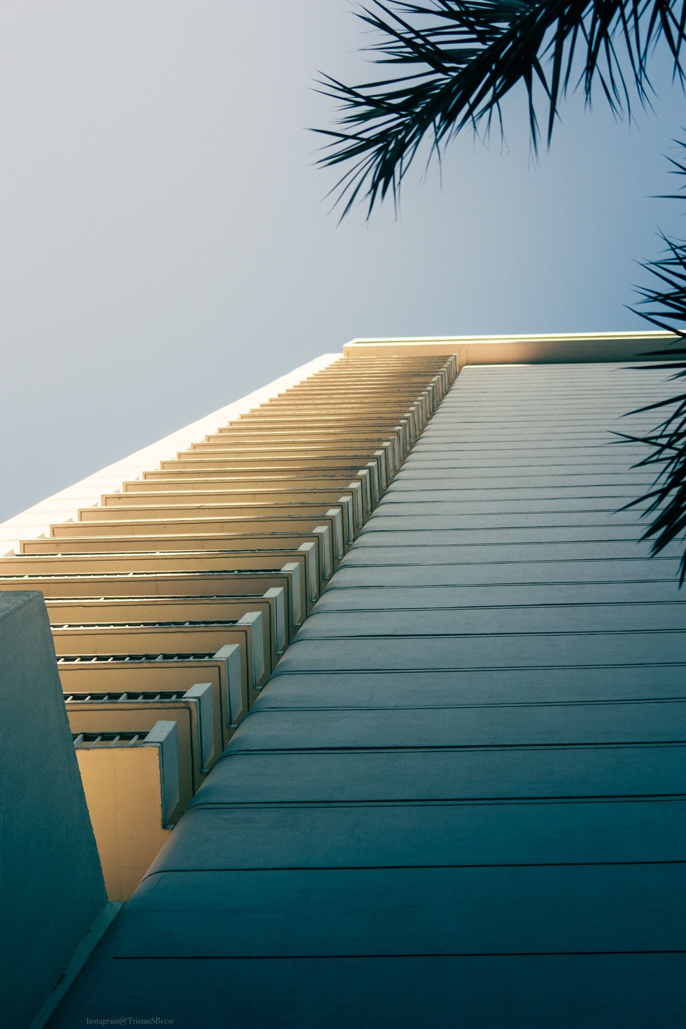 Upwards Angle FQ