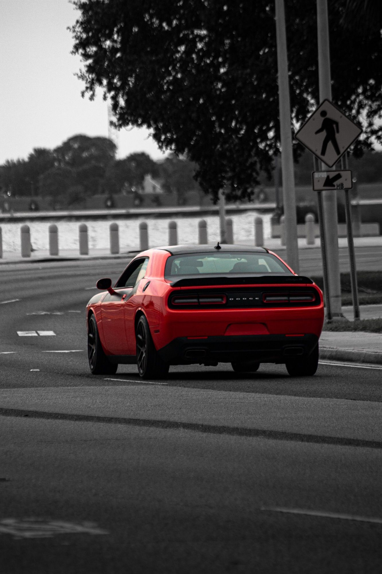Dodge_Challenger_SRT_Hellcat.jpg