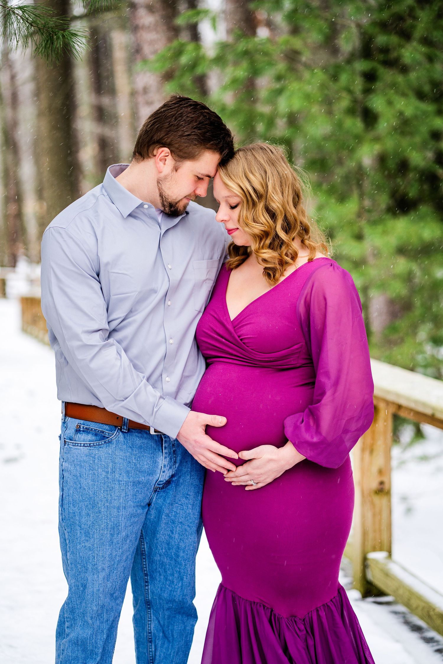 Erie, Pennsylvania maternity portrait session at Asbury Woods
