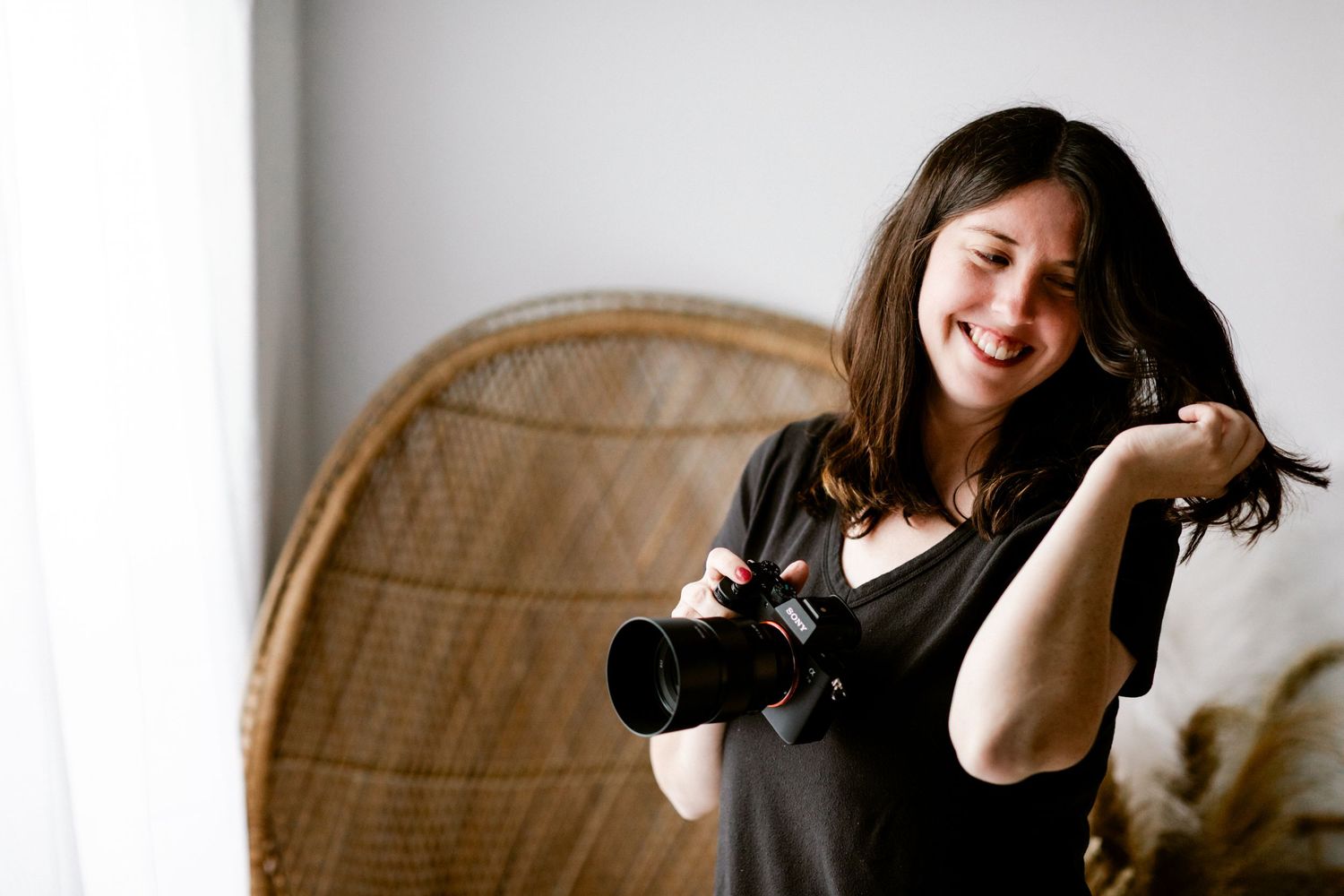 erie pa photographer posing with camera