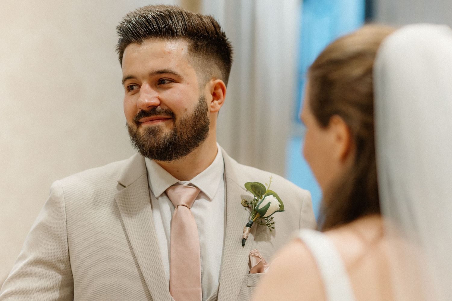 Edinburgh Elopement romantic couple