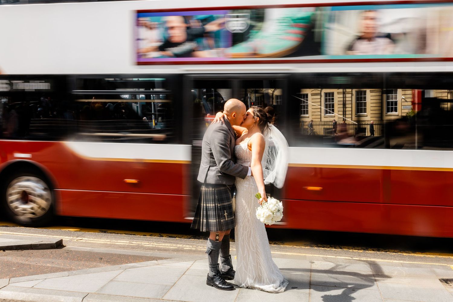 wedding photo romantic couple