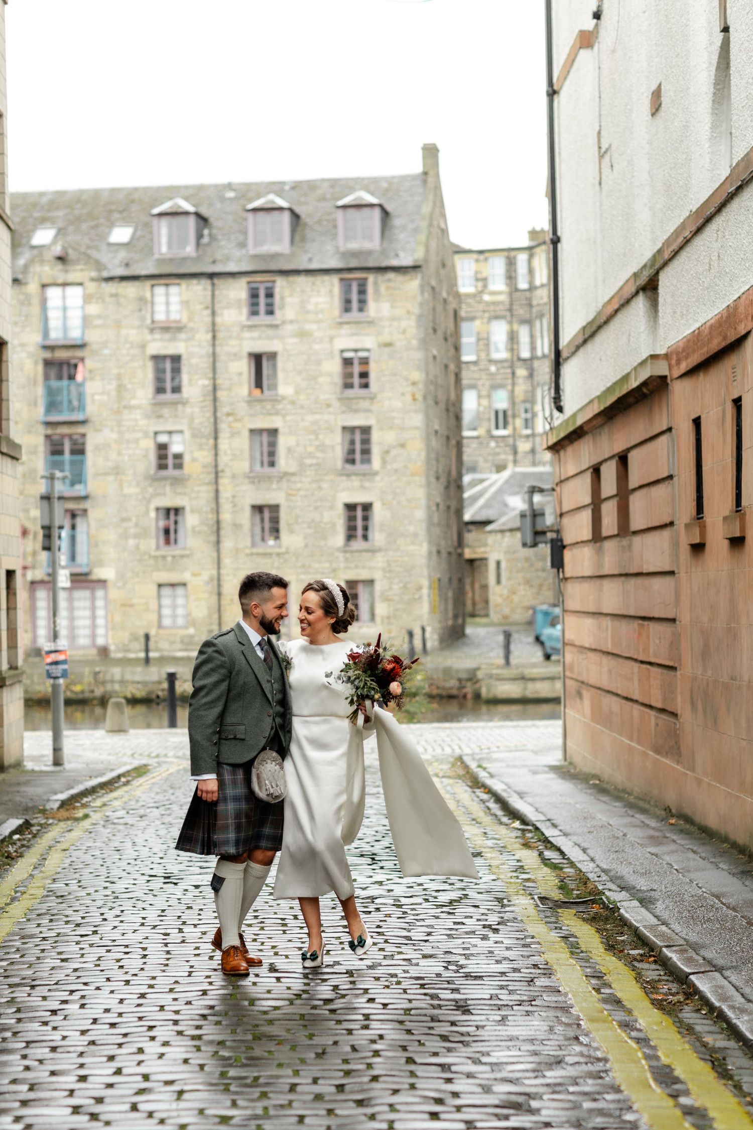 romantic couple wedding photos
