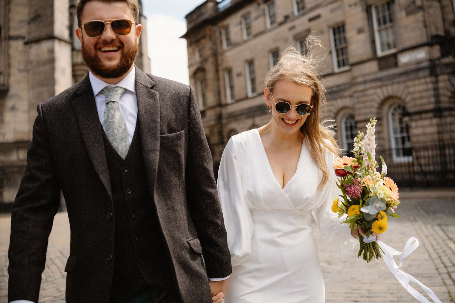 Wedding photos Edinburgh city walk