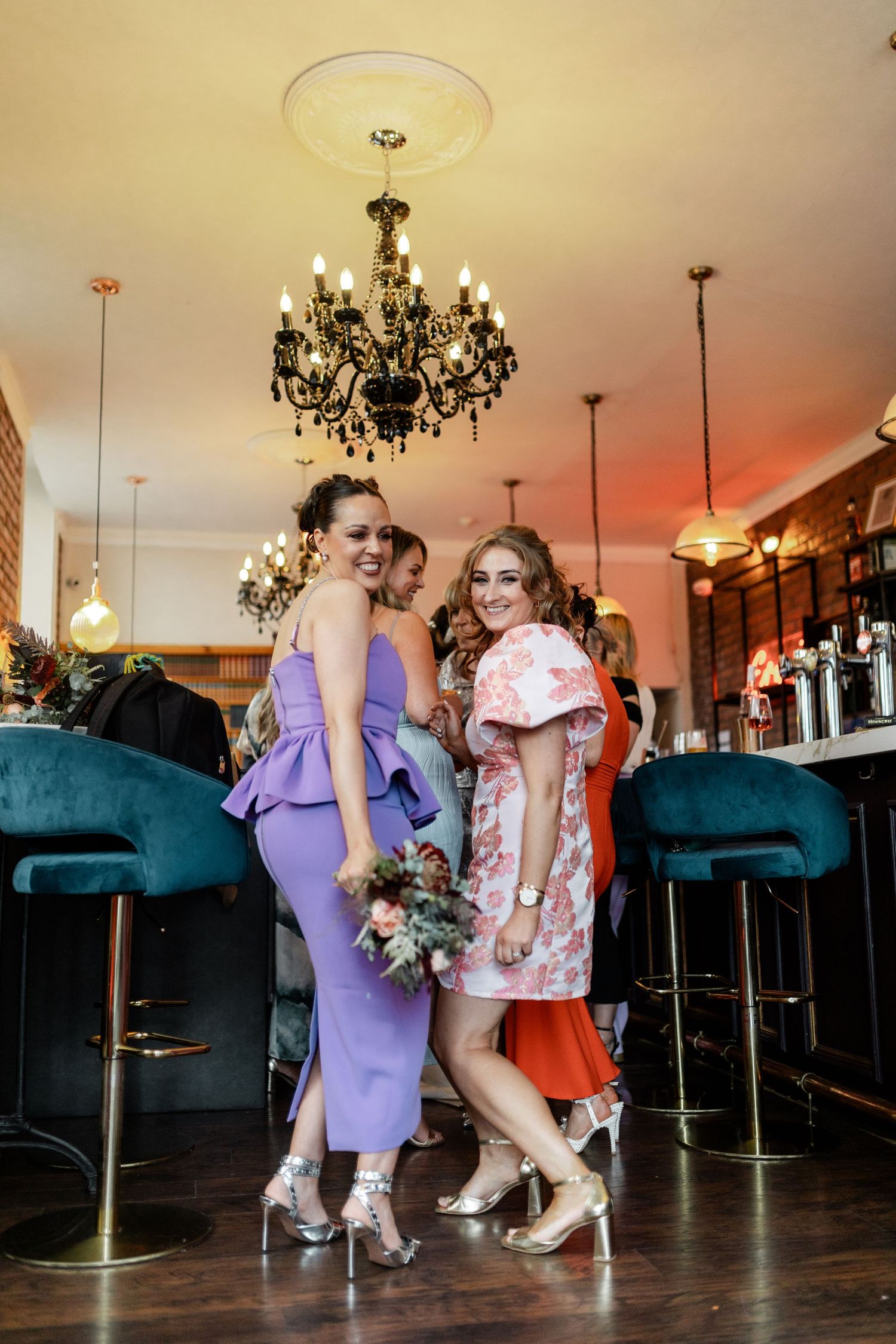 romantic guest wedding photos