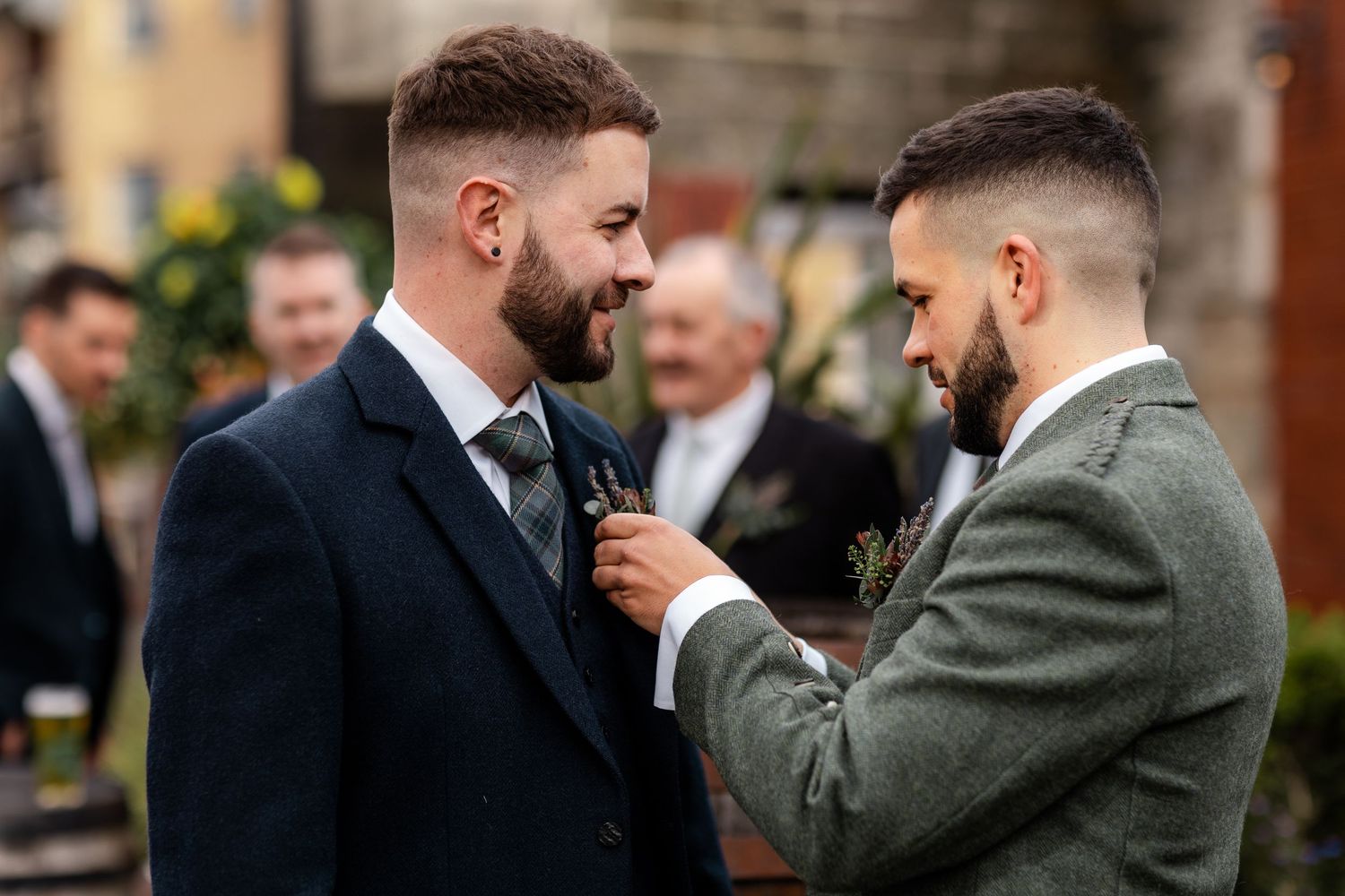 wedding photo groomsmen
