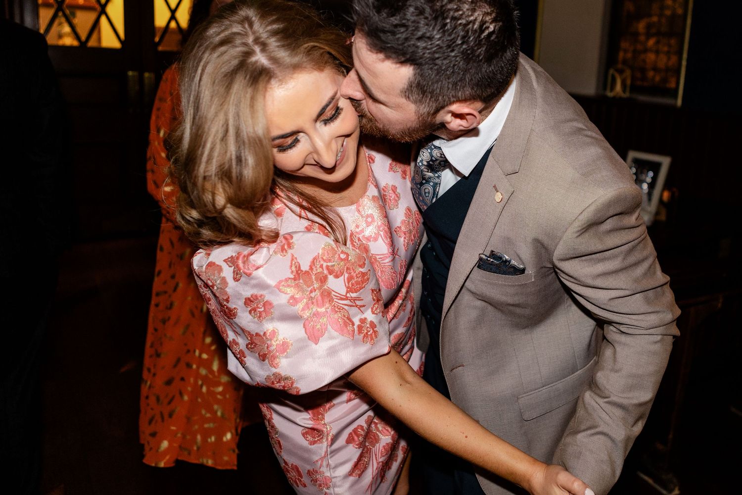 romantic couple wedding photos