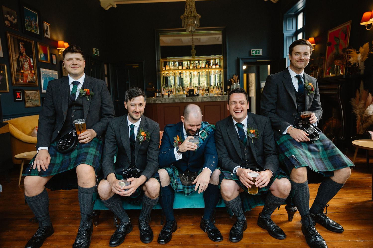 wedding photo groomsmen