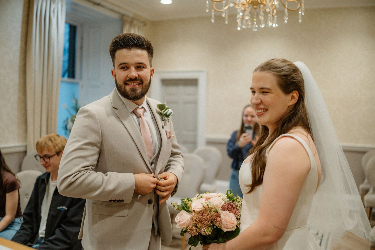 Edinburgh Elopement romantic couple