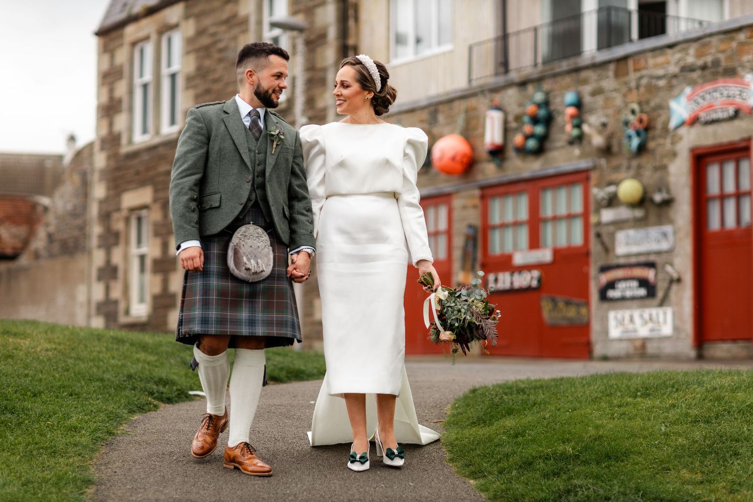 romantic couple wedding photos