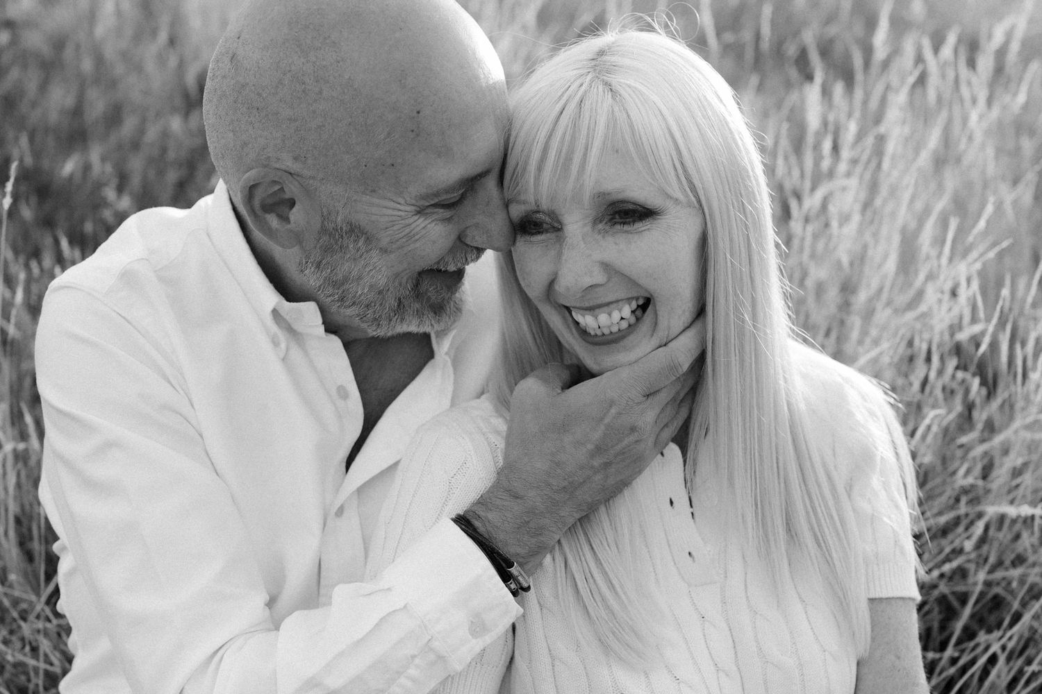 Black and white romantic portrait of a couple in an outdoor setting.