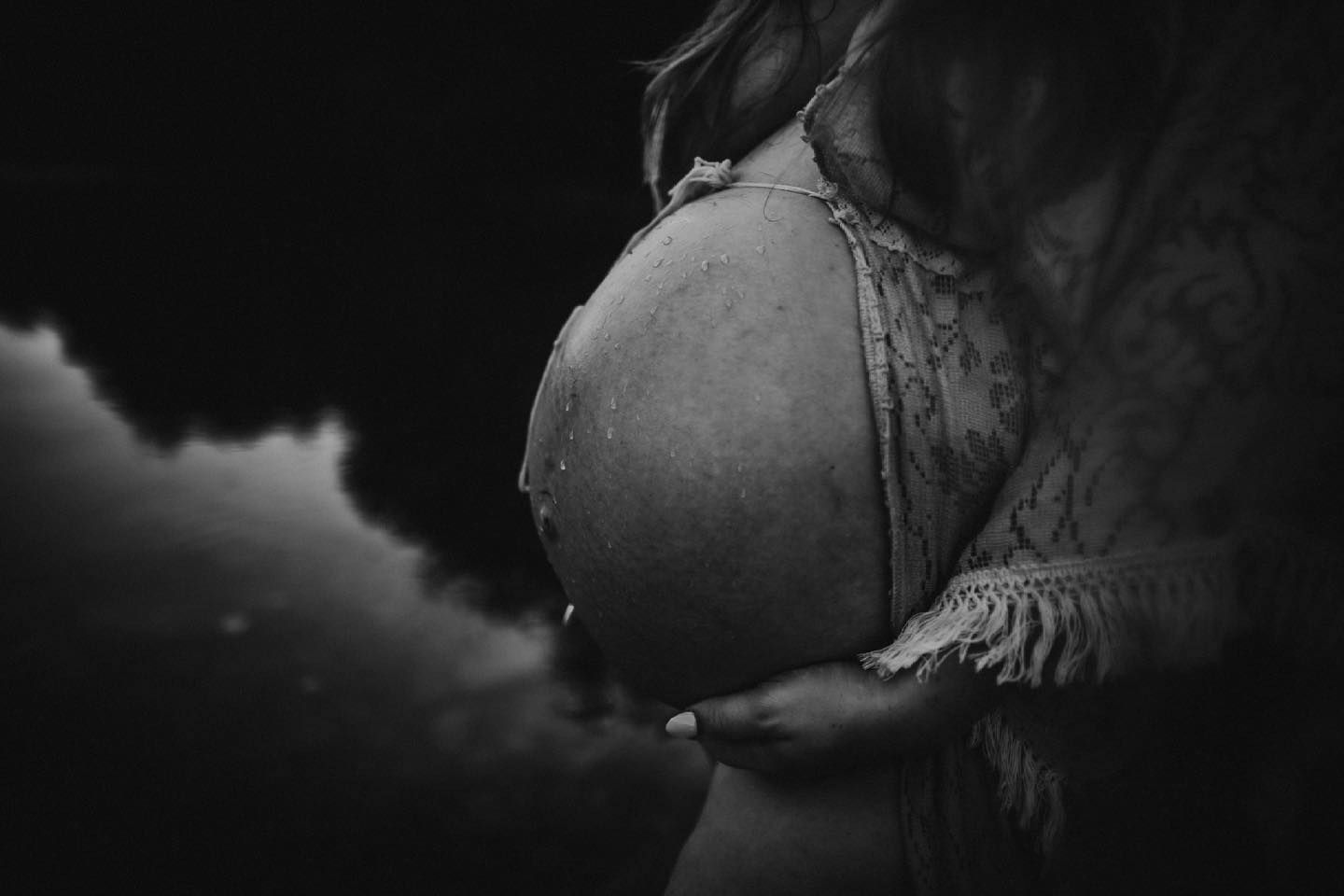 Michigan Based - Motherhood and maternity photographer.