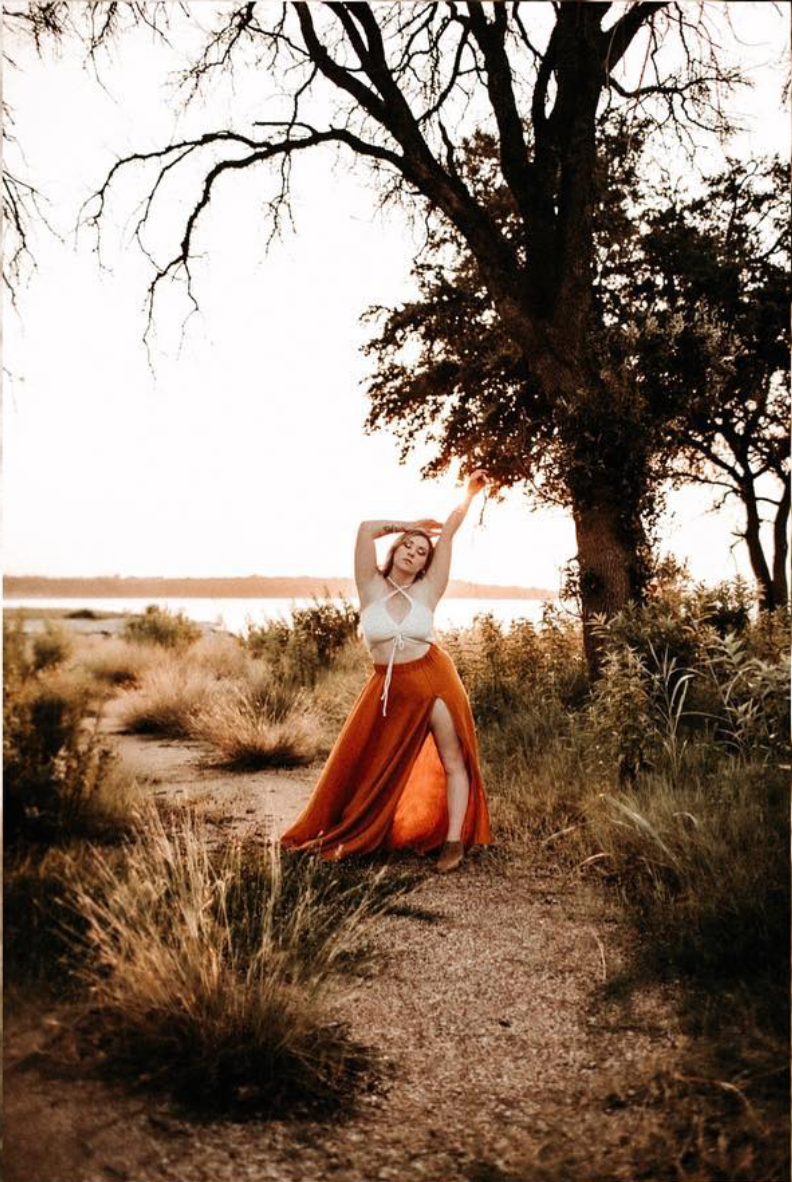 Michigan Based - Motherhood and maternity photographer.