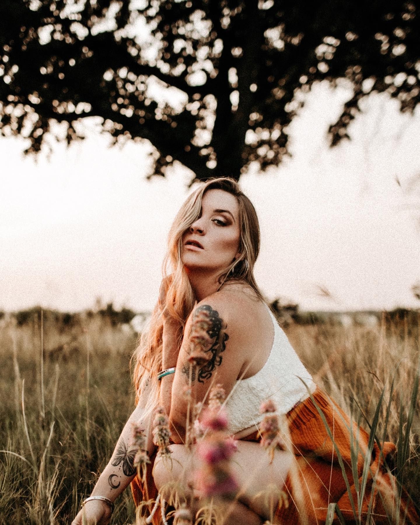 Michigan Based - Motherhood and maternity photographer.