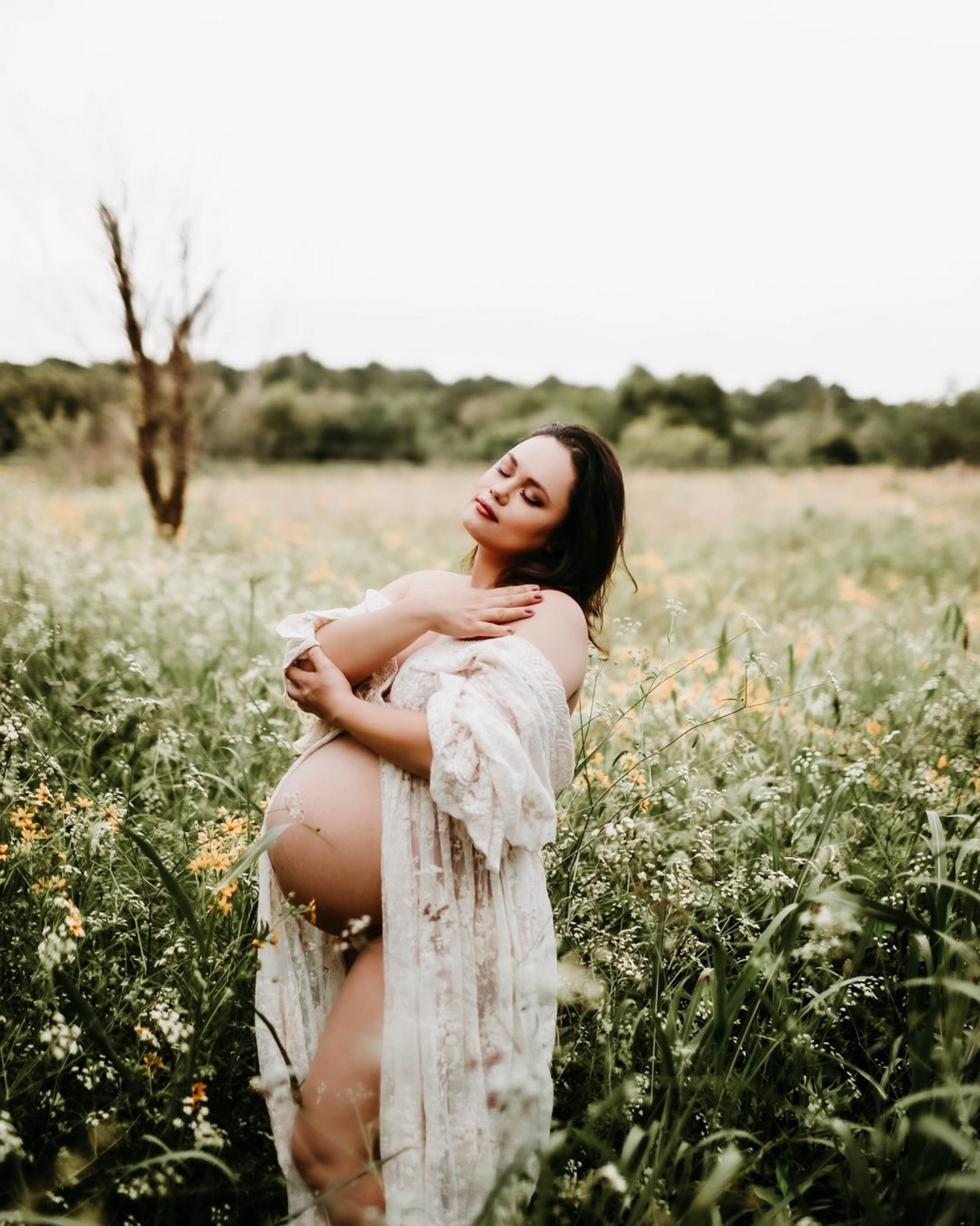 Michigan Based - Motherhood and maternity photographer.