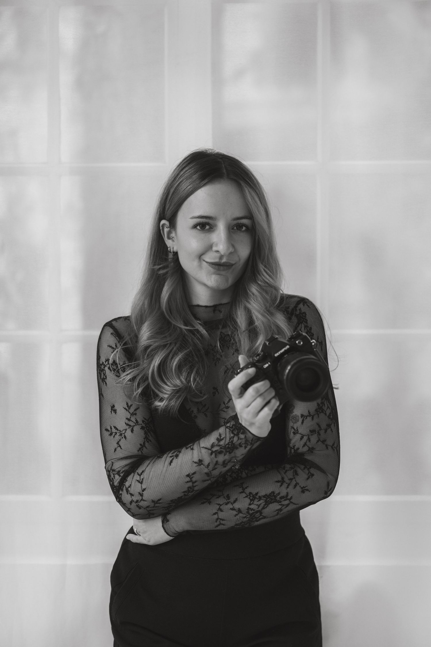 Artistic black and white portraits featuring sheer lace sleeves and natural expressions.