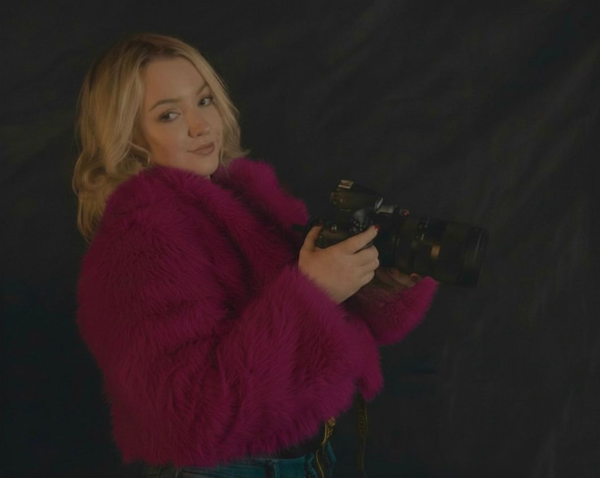 A portrait of a woman