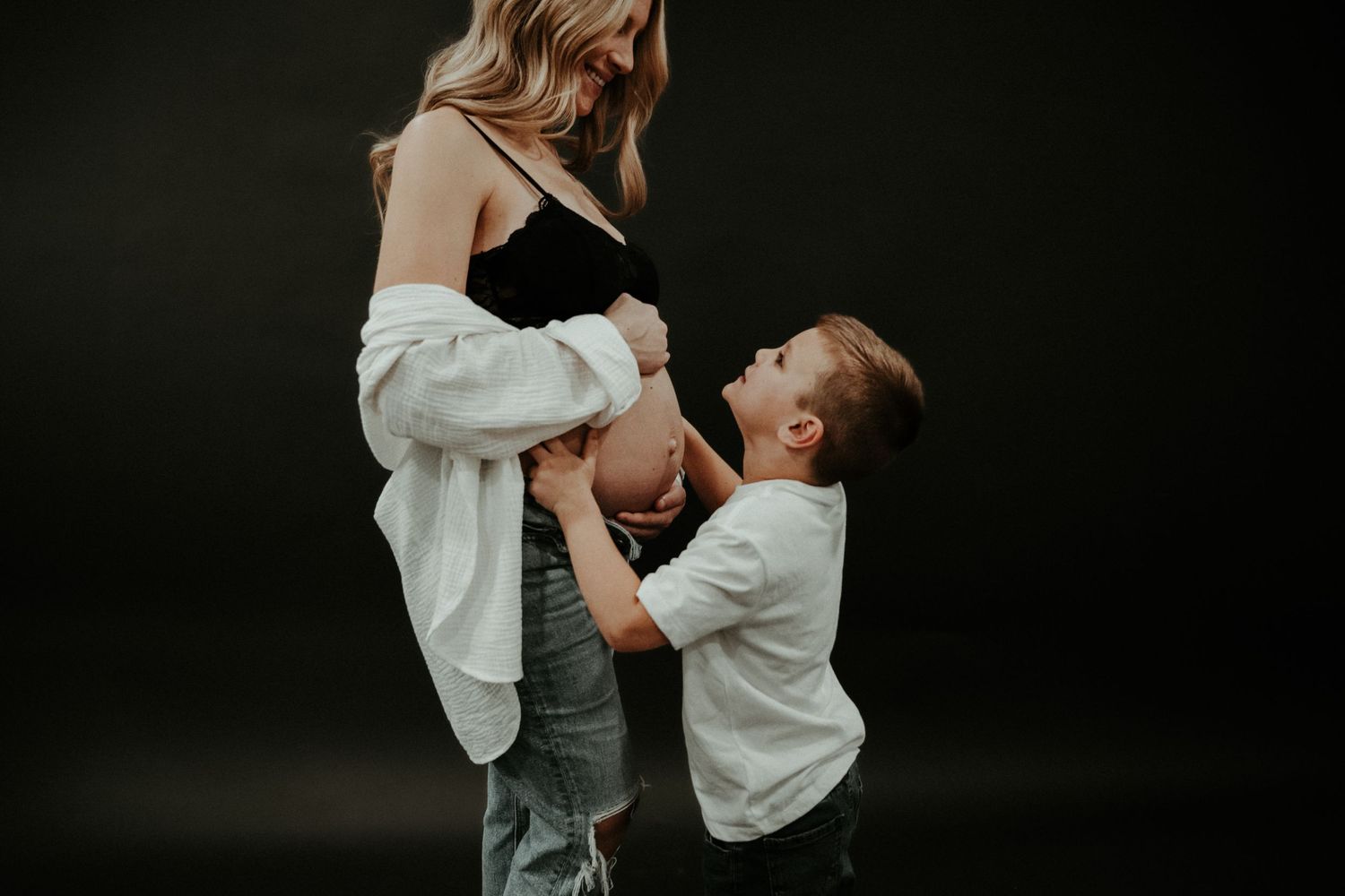Maternity family portrait in Greensburg, PA