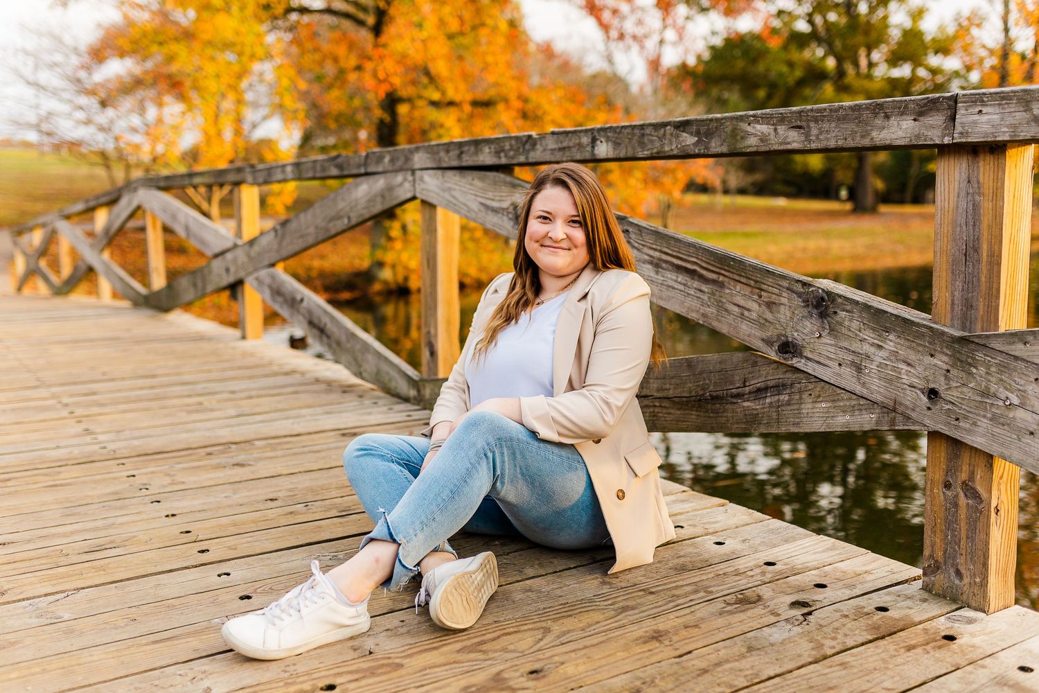 Senior Session at Lyon College Bryant Lake in Batesville, AR