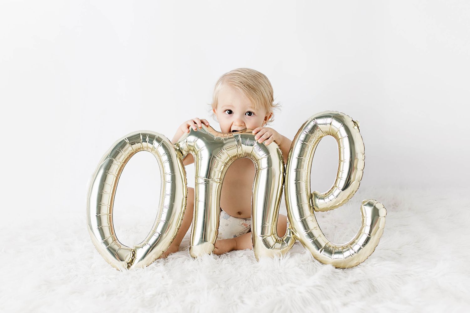 Baby's first birthday photoshoot with ONE balloon by Menifee California cake smash photographer