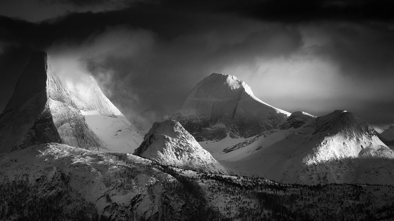 Rene Olivas Photography Fog, Snow, and Mountains in Norway