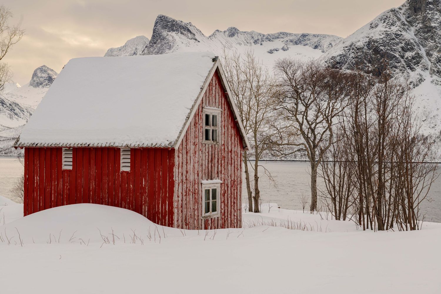 Rene Olivas Photography Norway Red House in Snow