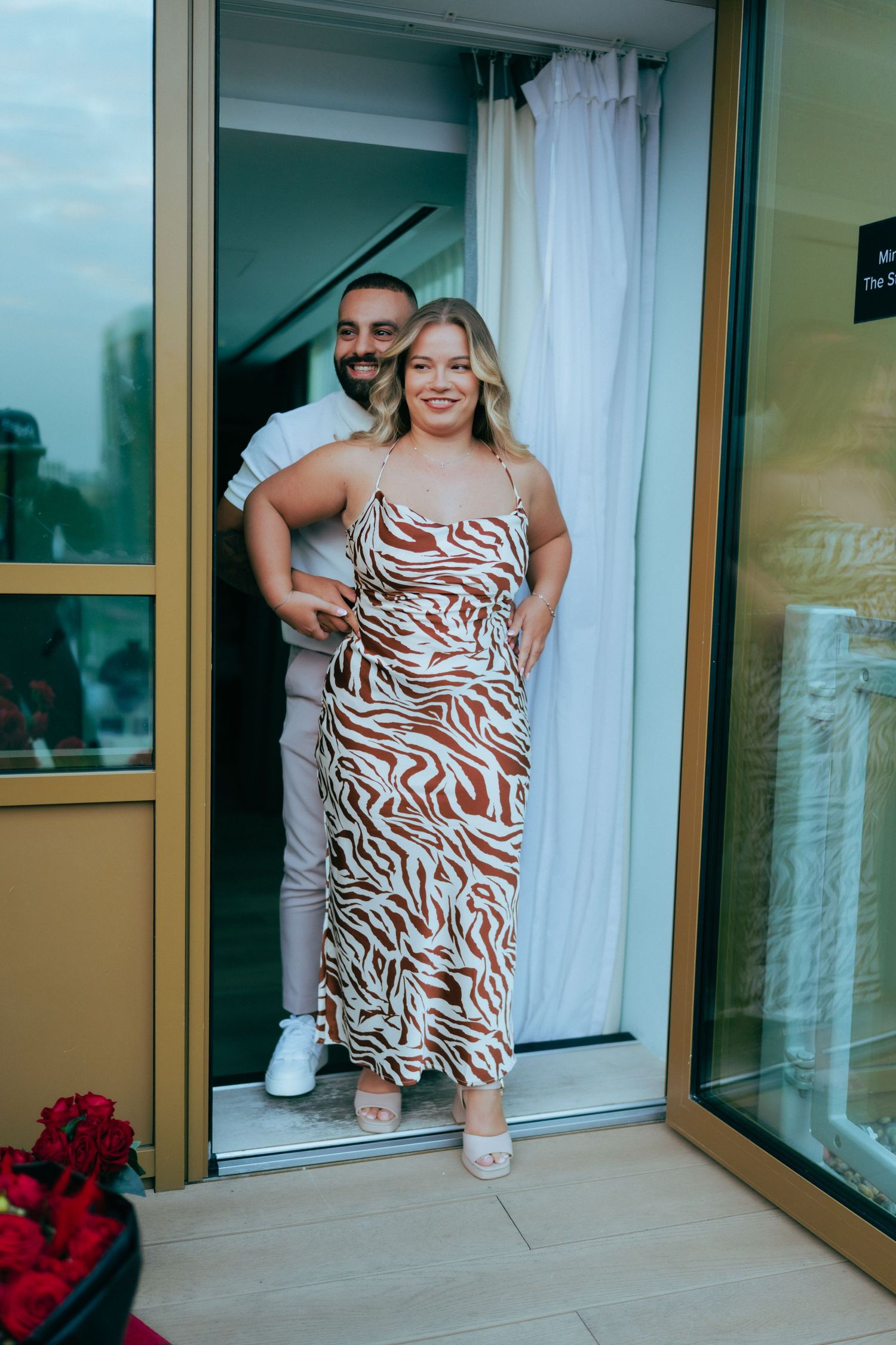 proposal photographs of Newlyweds in United Kingdom

London wedding photographer
London wedding videographer
UK wedding photograph