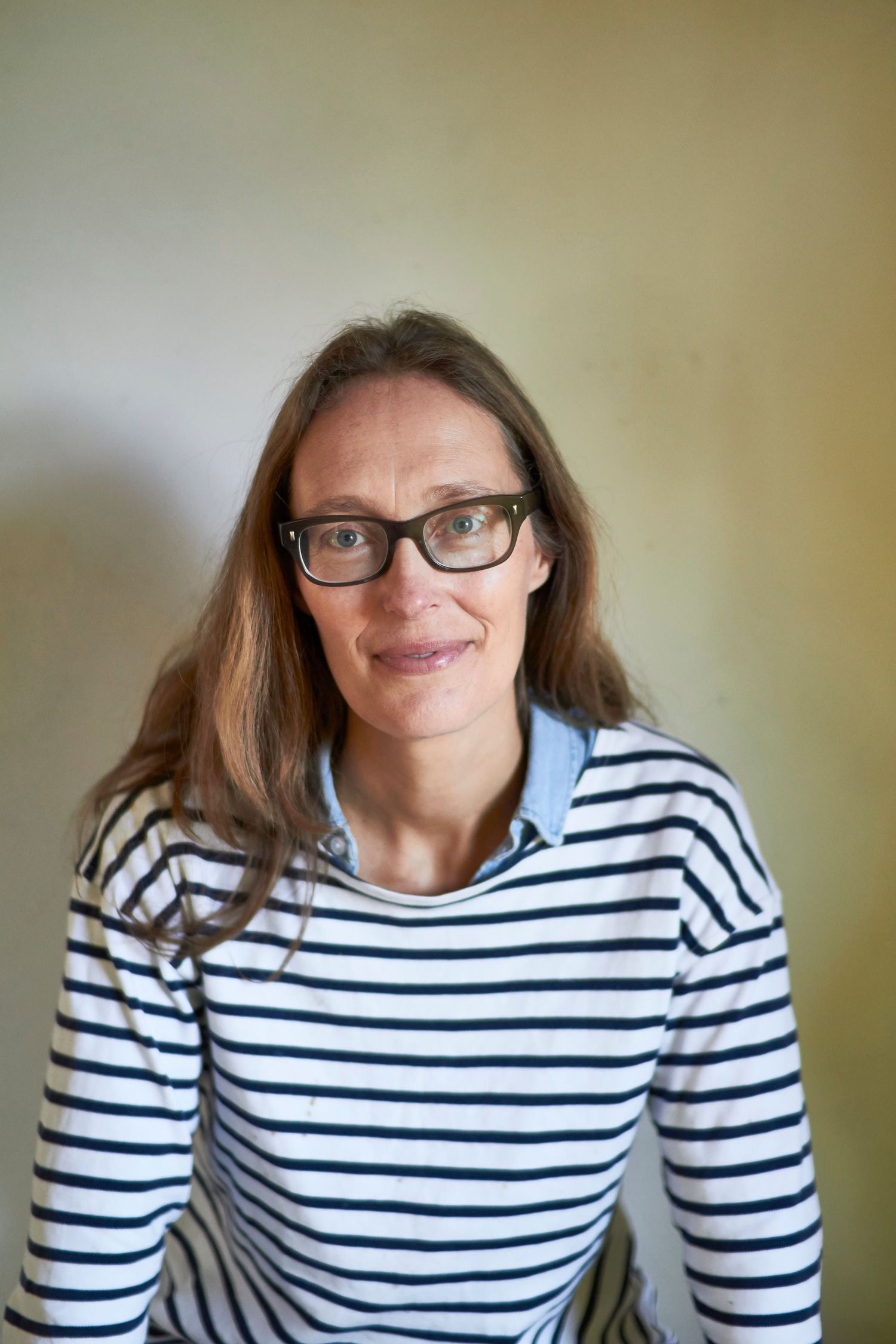 Elisabeth Carlsson, nutritionist, photographed in Woodbridge during a natural portrait session