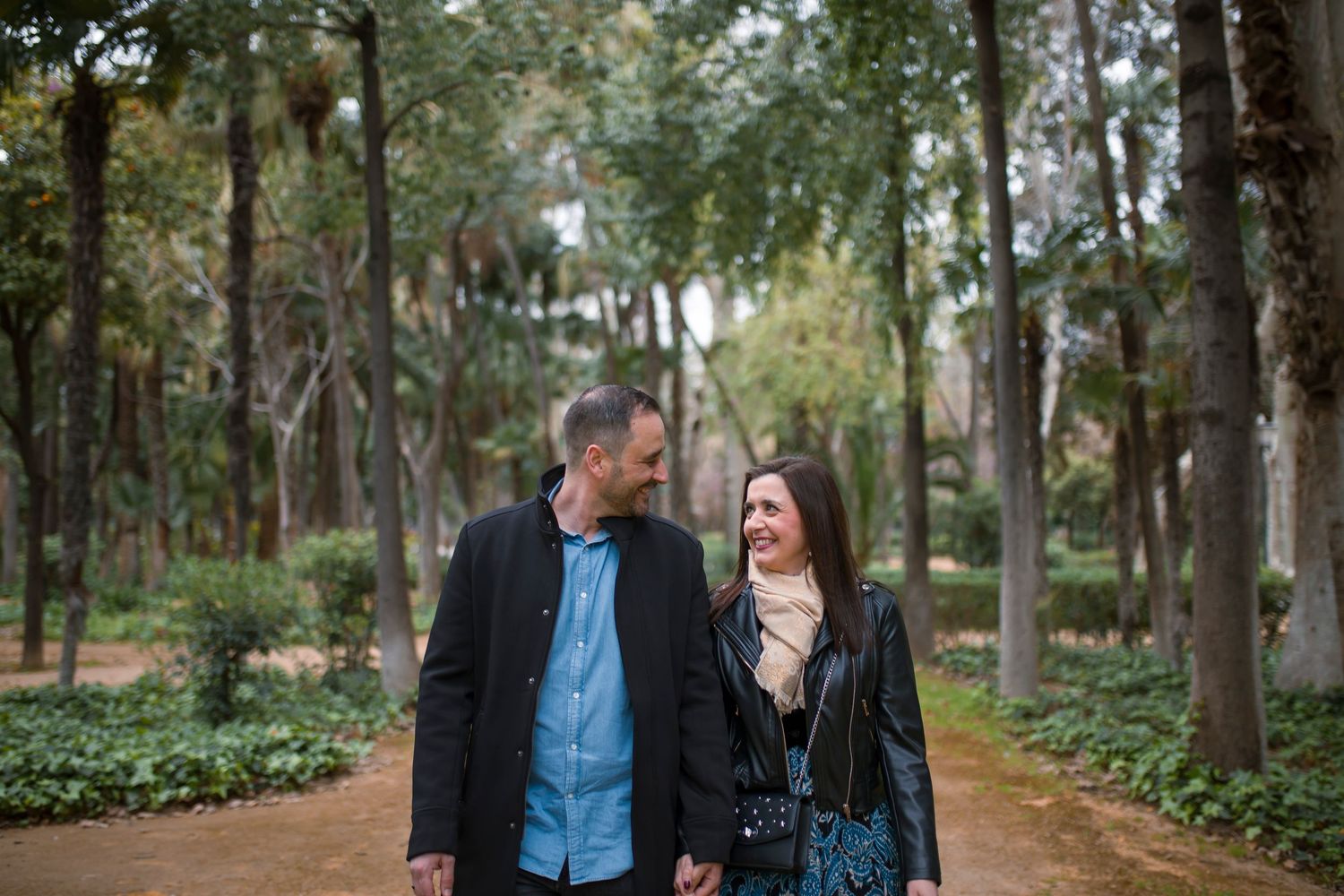 Natural engagement-style photoshoot in Valais