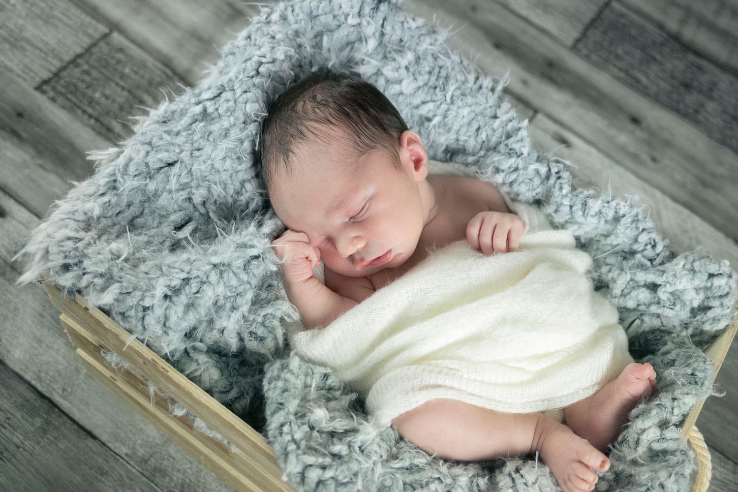 Relaxed family session with little ones in Valais