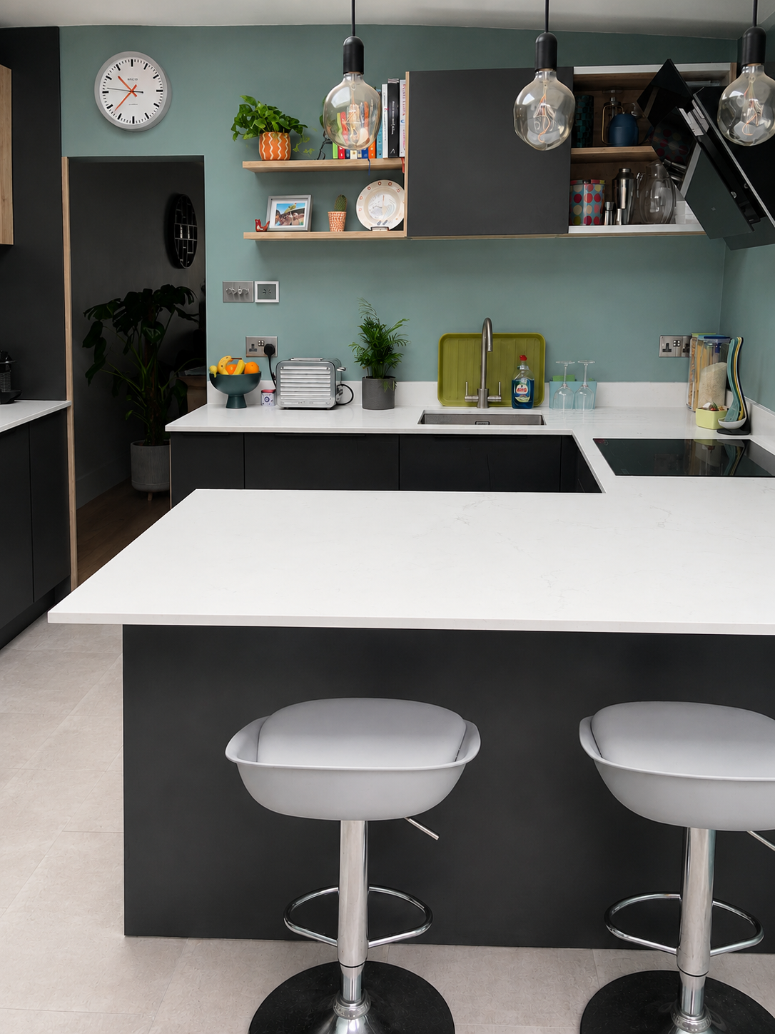 Arcos Caneo Kitchen with Slim Black Handles