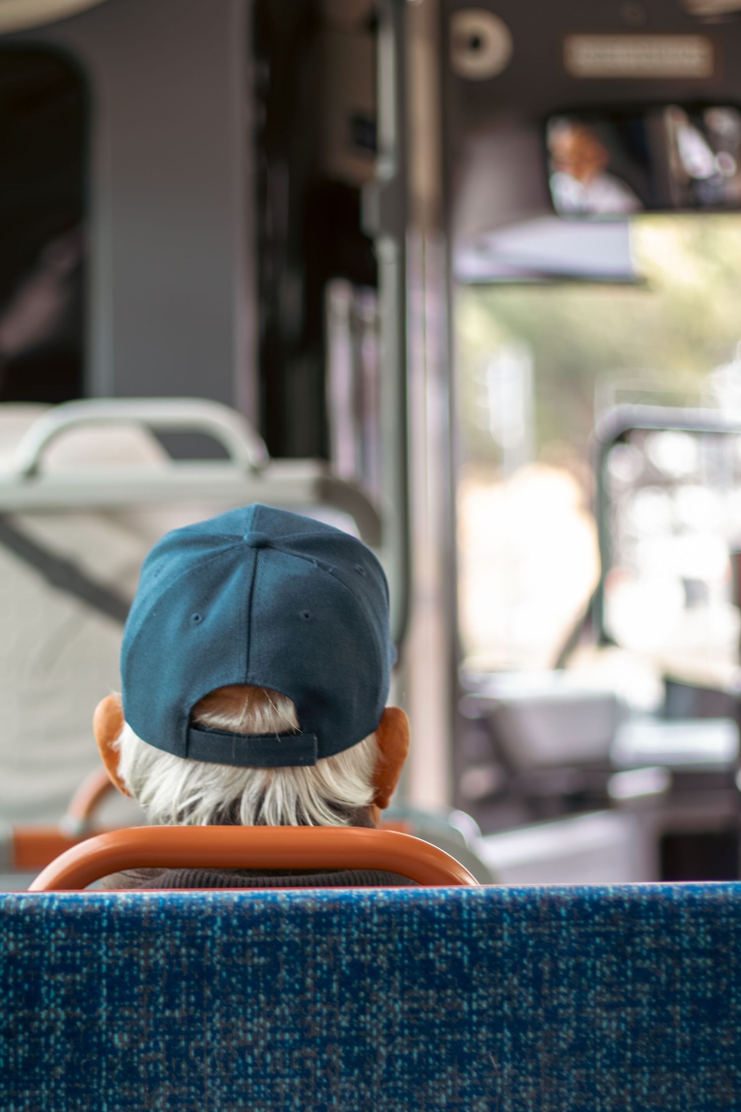 Portrait homme dans le bus, à Toulouse