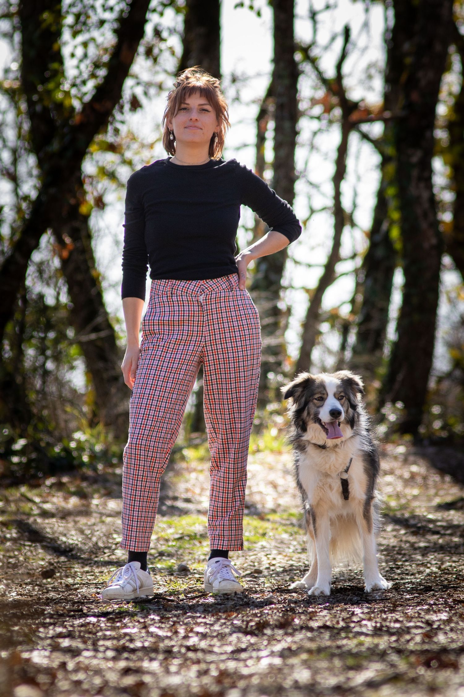 Portrait en sous bois avec Solène et son chien coco