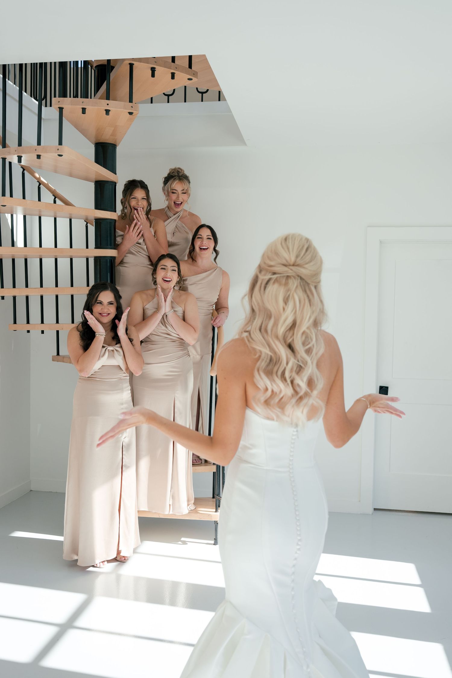getting ready at a Tennessee wedding at The Monroe in McMinnville, TN