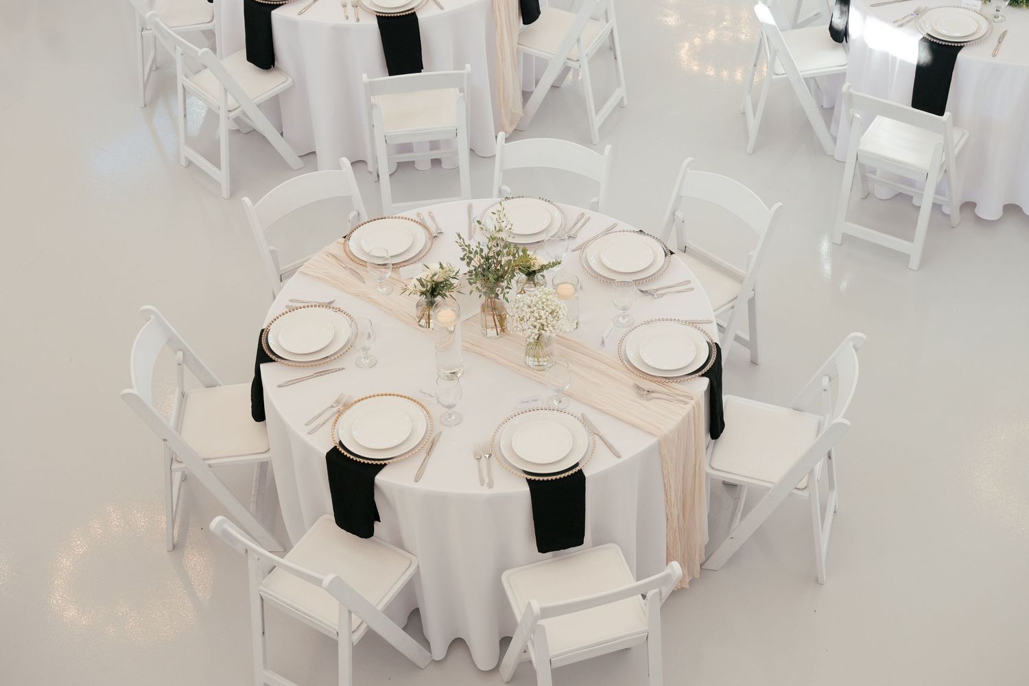 wedding decor and details at a Tennessee wedding at The Monroe in McMinnville, TN