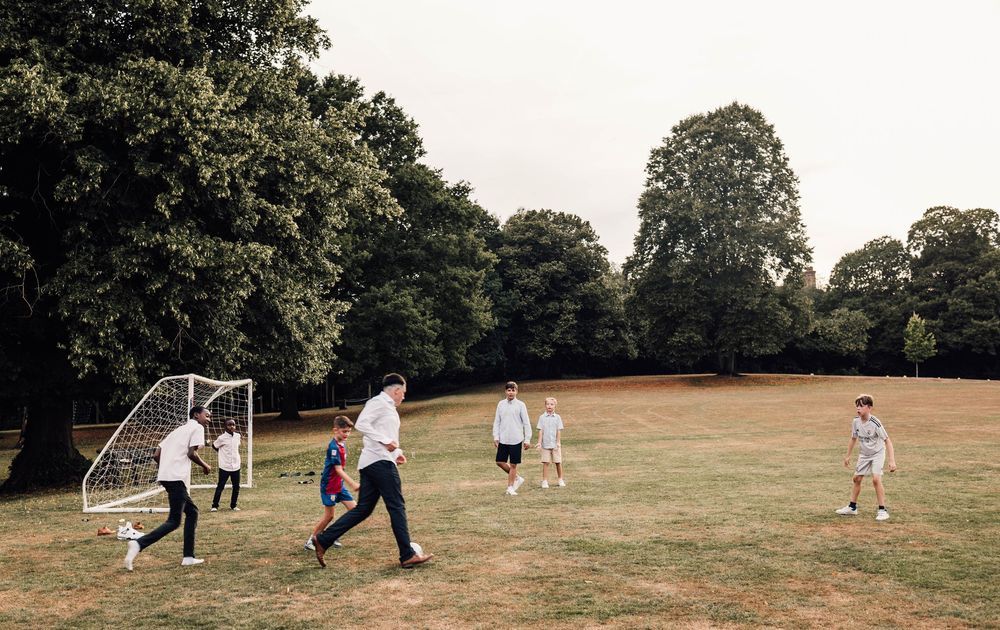 Pendell Court, Bletchingley Surrey, documentary wedding photography
