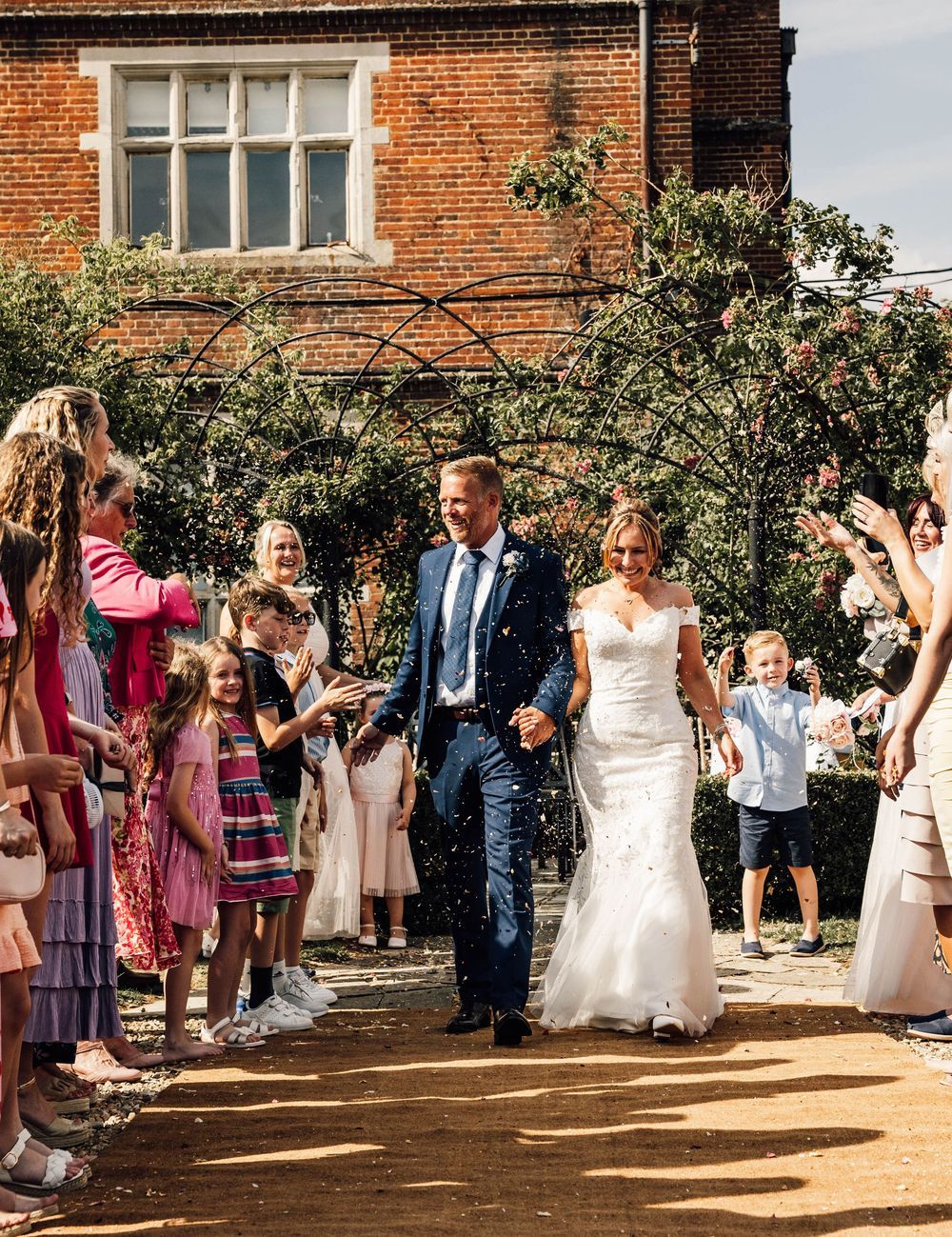 Pendell Court, Bletchingley Surrey, documentary wedding photography
