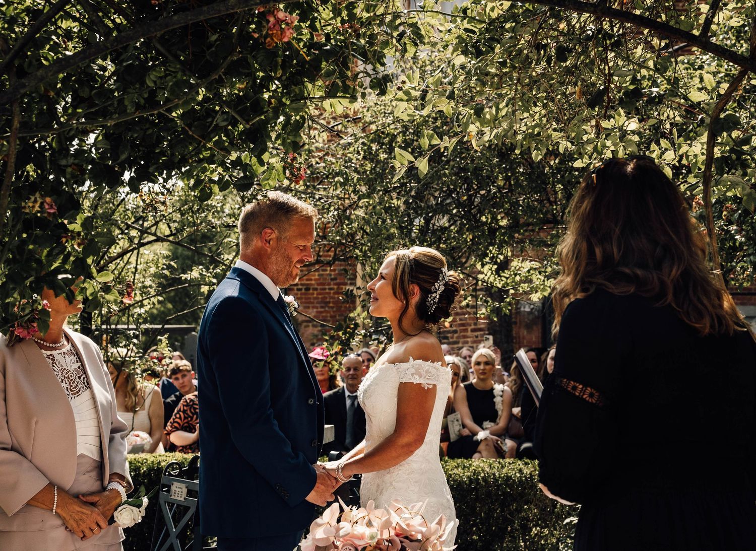 Pendell Court, Bletchingley Surrey, documentary wedding photography