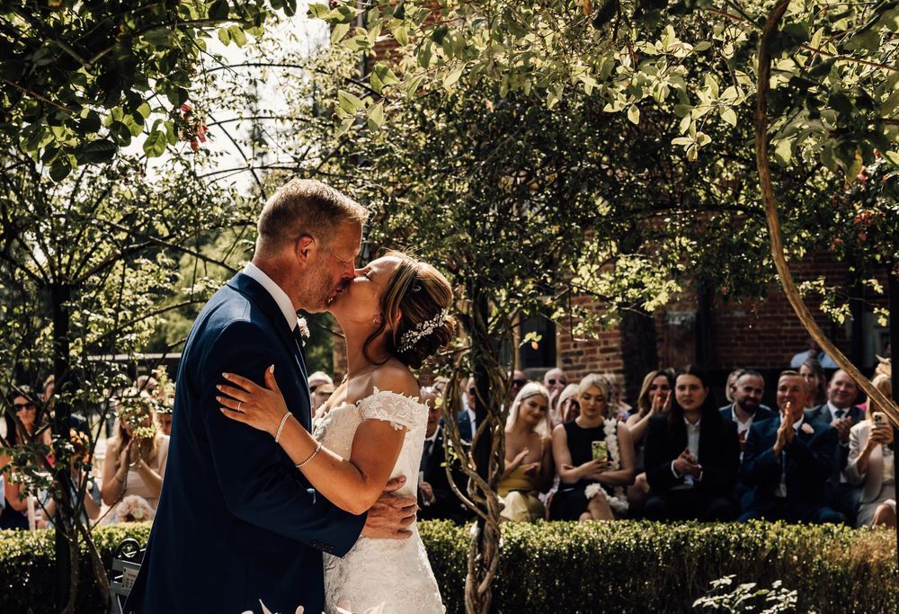Pendell Court, Bletchingley Surrey, documentary wedding photography