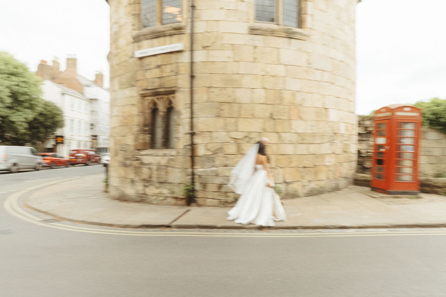 Bride and groom eloping in Lake District