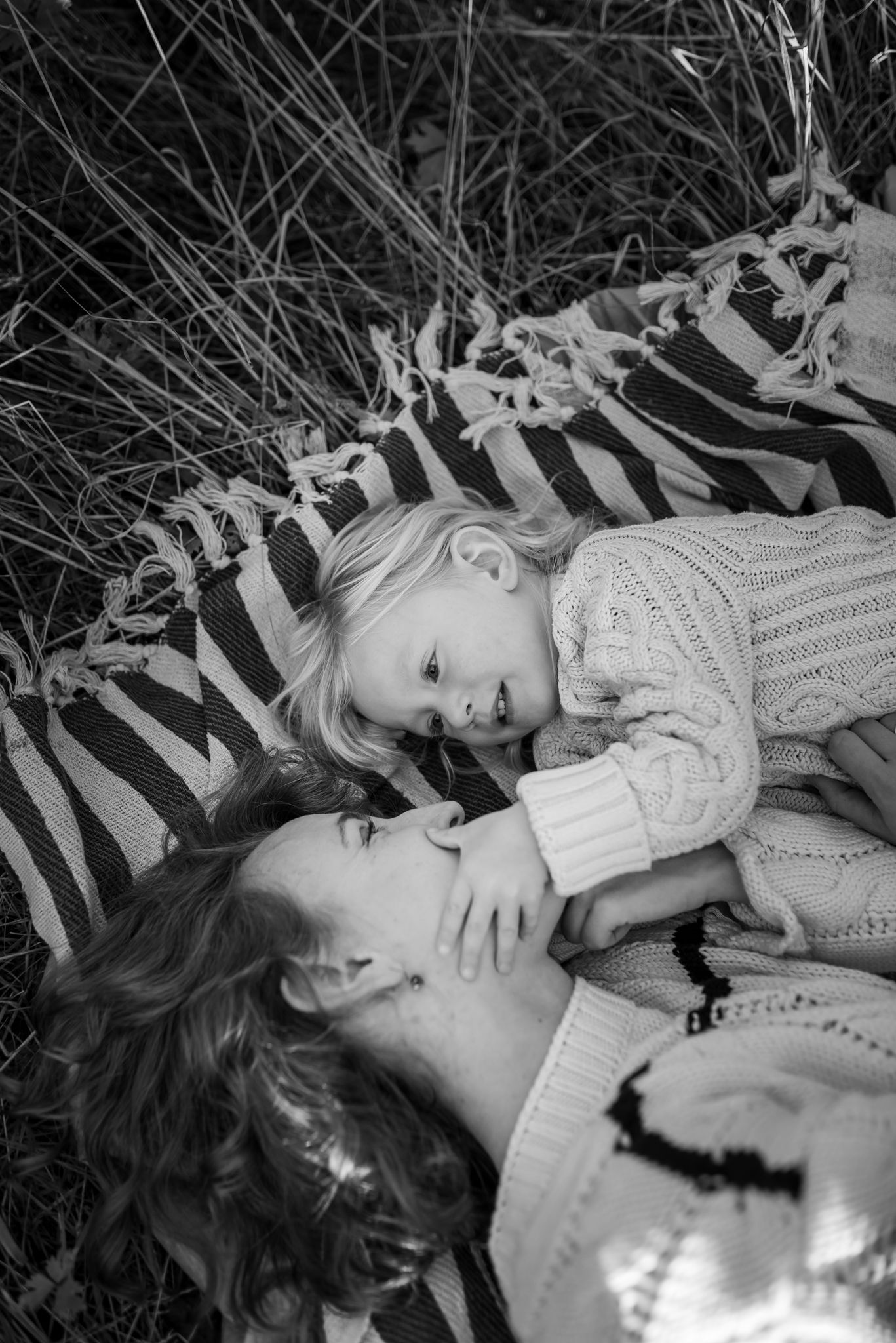 Gravidfotografering i Tyesö, familjefotografering, Stockholm, utomhusfotografering, solnedgångsfotografering, fotografering barnfotograf