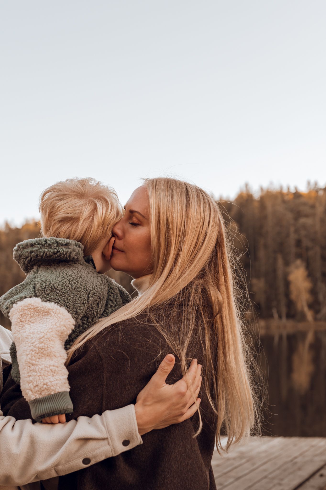 Gravidfotografering i Tyesö, familjefotografering, Stockholm, utomhusfotografering, solnedgångsfotografering, fotografering
