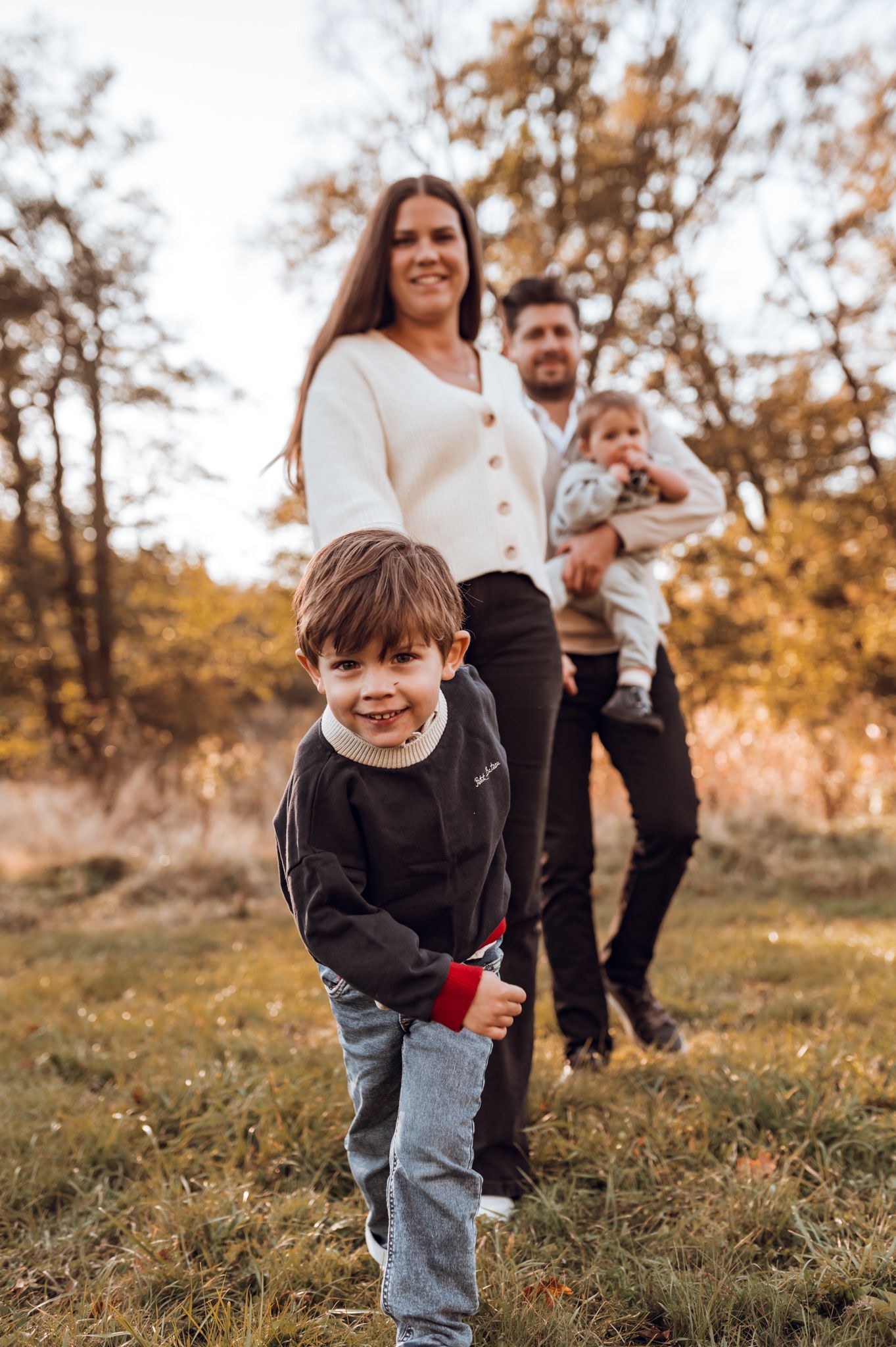 Gravidfotografering i Tyesö, familjefotografering, Stockholm, utomhusfotografering, solnedgångsfotografering, fotografering barnfotograf