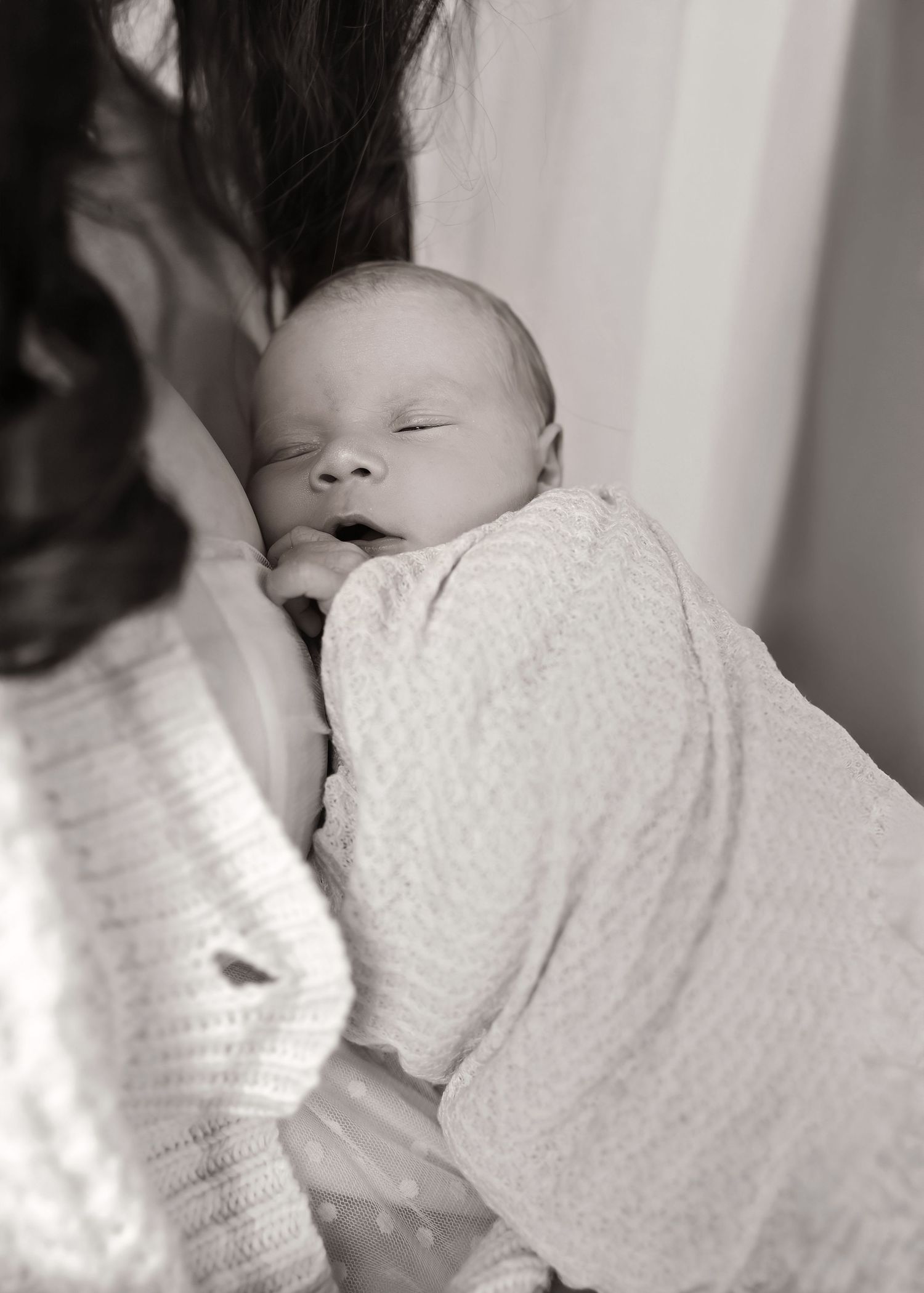 Lifestyle Newborn photoshoot in Central Illinois